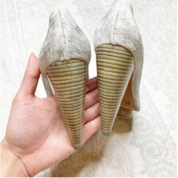 Alice & Olivia Size 5 Miranda Calf Hair Platform Pump Heels Silver White Glam - Picture 2 of 12